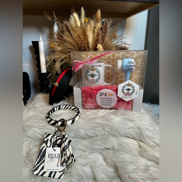 ⭐️Brand New⭐️Deluxe Beauty and Spa Gift Set 🧖‍♀️